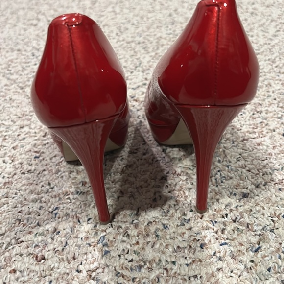 Ruby red pumps - Picture 3 of 7